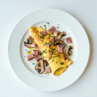 Omletă cu şuncă şi ciuperci (hribi)