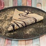 Slatka palacinka sa eurokremom, plazmom i bananom