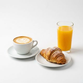 Cappuccio, brioche a scelta e spremuta menù