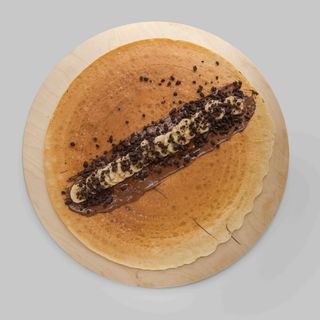 Сладка палачинка с шоколад Нутела, банан и бисквити (300г)