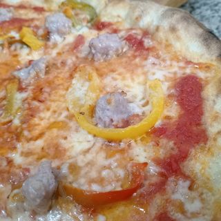 Pizze al pezzo rosse - peperoni e salsiccia