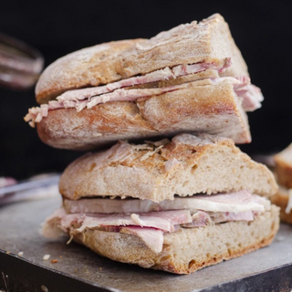 Bocadillo de pata asada 