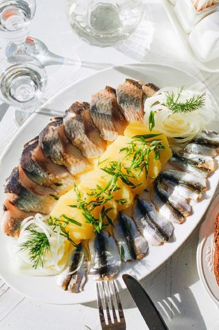 Оселедець з хамсою та картоплею