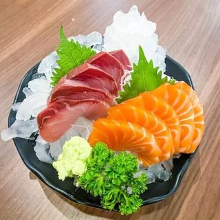 105. Sashimi De Salmón Y Atún