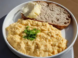 Сніданок з рваним омлетом (300g)