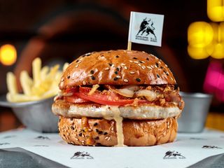 Бургер з курячою котлетою та картоплею фрі (280/65g)