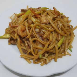 31 Tallarines Frito Con Tres Delicias