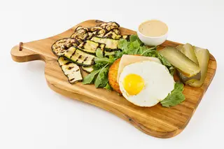 Hamburger vegetariano al piatto