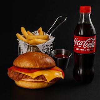 Комбо КУРЯЧИЙ КРІСПІ-БУРГЕР+ картопля фрі + coca cola 0,5