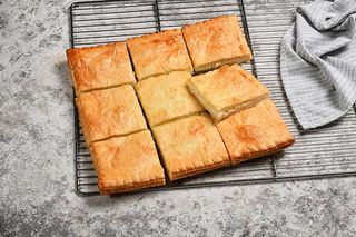 ნახევრადფენოვანი ხაჭაპური დიდი