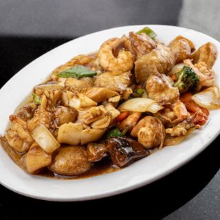 46. Mariscos variados salteados