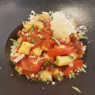Gnocchi Con Salsa De Parmesano Y Pomodoro