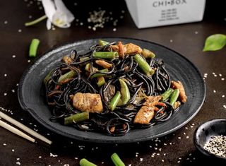 Paste negre cu carne de pui