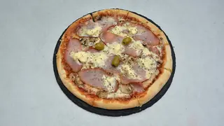 Pršuta i kajmak pizza 20 cm