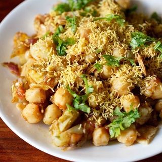 Aloo chana chat