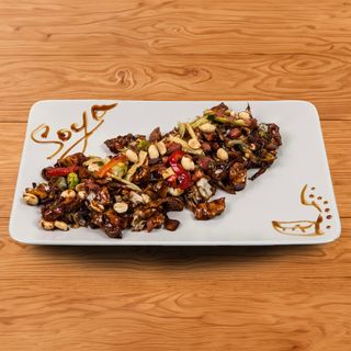 Piletina u soja sosu sa kikirikijem