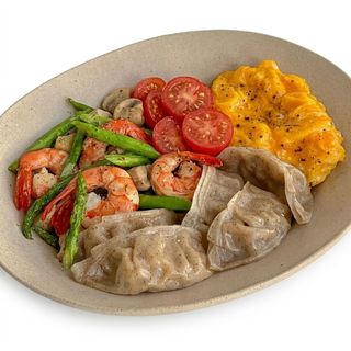 Ensalada De Gambas Y Dumplings