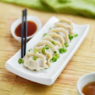 Ración Grande De Gyozas Tres Delicias (18 Uds.) 大份三鲜