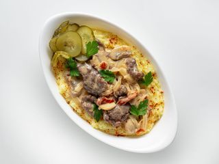 Бефстроганов з картопляним пюре