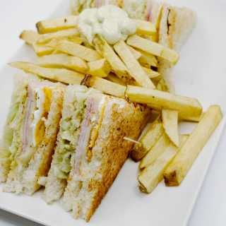 Sándwich club house