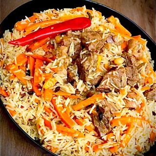 Комбо-Плов! узбецький з куркою 430 г+ салат + напій на вибір