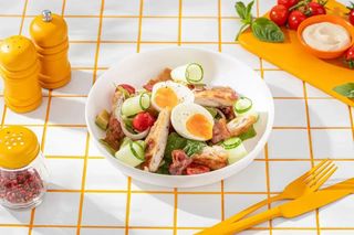 САЛАТ С ХРУСТЯЩЕЙ КУРИЦЕЙ