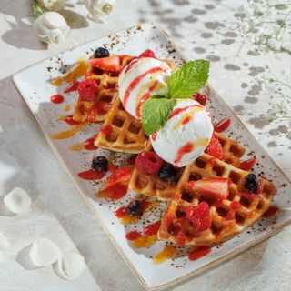 Жидектер мен джем қосылған вафли/Вафли с ягодами и джемом