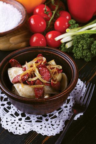 Вареники з капустою, подаються зі смаженими ковбасками  (280г)