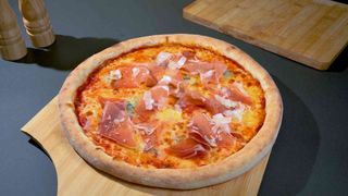Pizza Formaggi e Crudo Mare