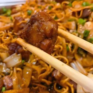 98. Yakisopa frito con pollo