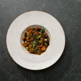 SALMON CURRY ( riso nero, salmone scottato, curry, zucchine, cipollotto)