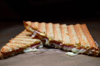 ლორის  ცხელი სენდვიჩი