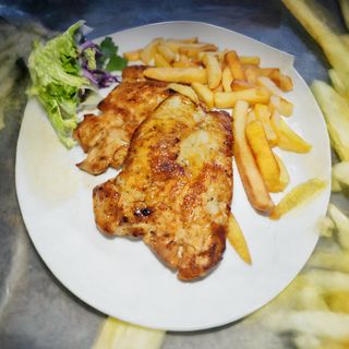 Pileći file sa žara