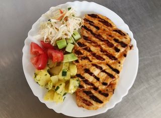 Пилешко филе с гарнитура (300г)