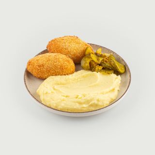 Мінікотлетки по-київськи, картопляне пюре та ліниві огірочки