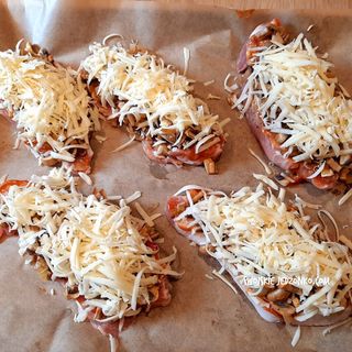 Schab po kapitańsku, ser mozzarella ,ser parmezan ,ziemniaki ,surówka, zupa