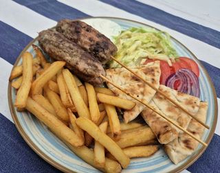 Kofta (z dodatkową sałatką grecką)