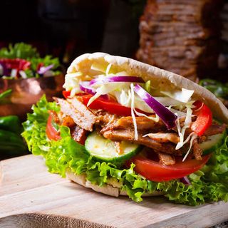 Döner kebab con queso y ternera