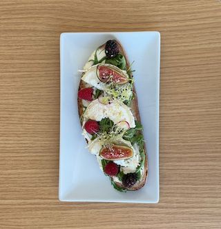 Tostada De Frutos Rojos