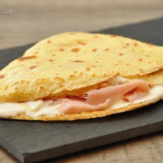 17 cotoletta,cipolla,bacon, patatine fritte, cheddar, bbq e maio