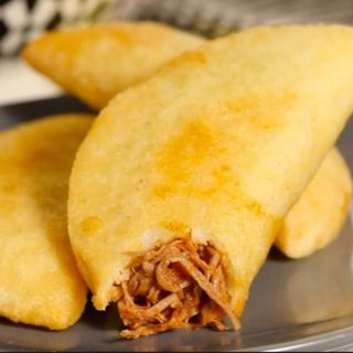 Empanada carne mechada 