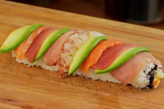 Dragon roll japonés (8 uds.)