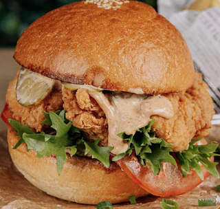Hamburguesa Crispy Chicken Deluxe