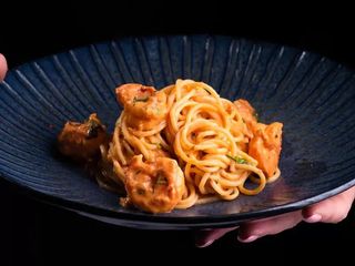 Спагети с пикантен розов сос (350г)