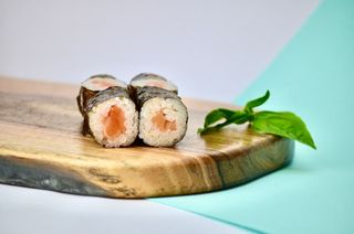 Макі з лососем (110г)