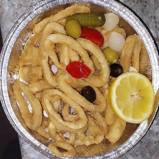 Plato De Calamares Con Ensalada