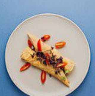 Блинчик с лососем и творожным сыром