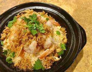 味浓盖饭 肉松Arroz mixto (pollo gambas y carne seca)