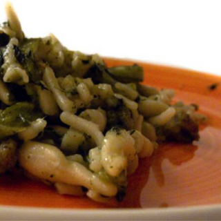 Trofia con cicoria ripassata noci,parmigiano e noce moscata