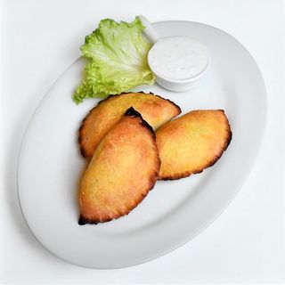 Самоси със зеленчуци и млечен сос  (200г)